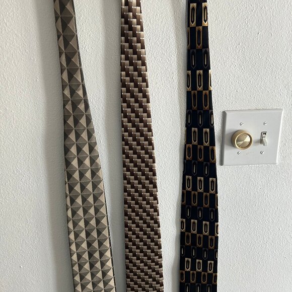 3 Men's Ties 1 Arrow, 2 Croft and Barrow - Picture 1 of 5